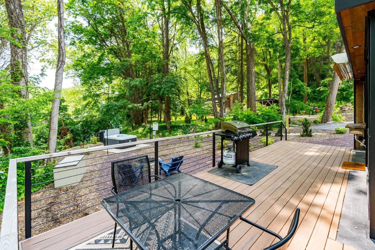 Riverside Tiny Cabin W Hot Tub, Fire Pit, & Kayaks Rileyville Exterior foto